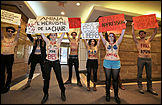 ктивистки FEMEN выступили грудью против исламистов