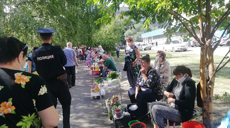 В Барнауле прошел рейд по выявлению торгующих в неположенных местах