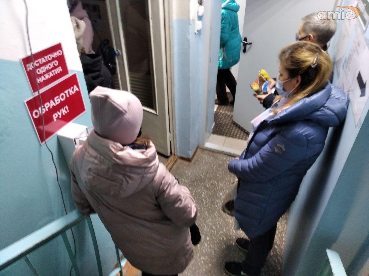 Выяснилось, куда исчезла очередь в барнаульскую поликлинику во время визита губернатора