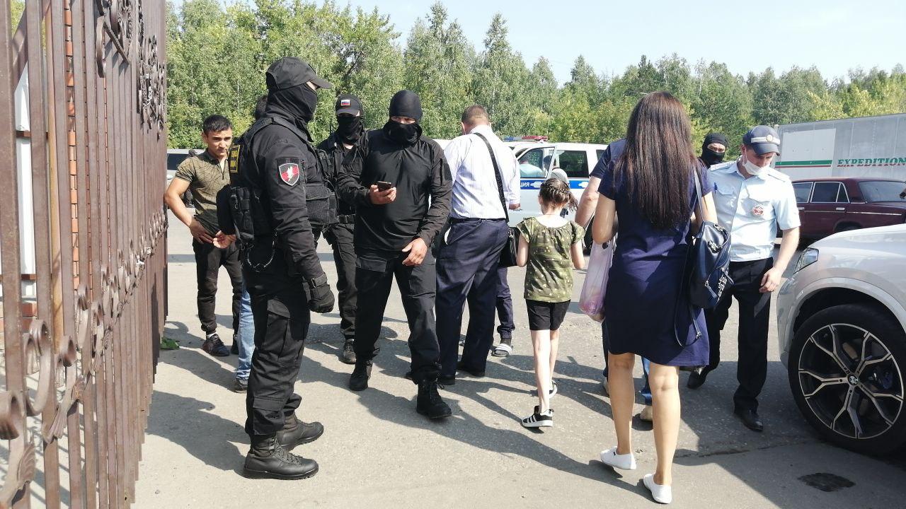 Силовики устроили облаву на барнаульском рынке